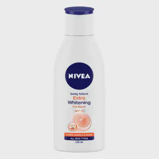 /img/30380-nivea-lotion-application.webp